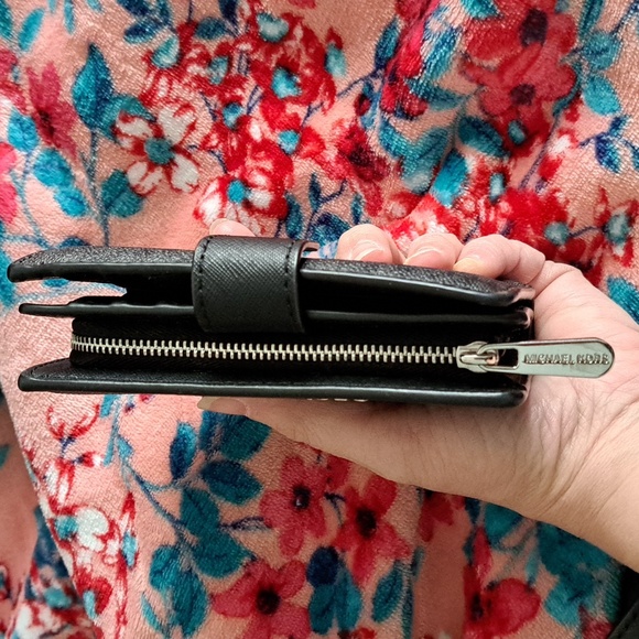 Michael Kors Medium Crossgrain Leather Wallet - Picture 9 of 10